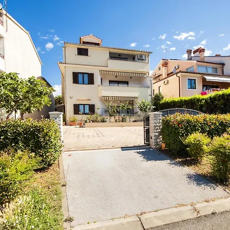 Apartamento With Parking Space - 25502 Rovinj