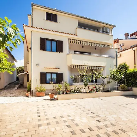 With Parking Space - 25502 Apartman *