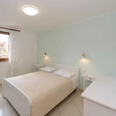 With Parking Space - 25502 Apartman Rovinj