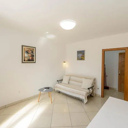 With Parking Space - 25502 Apartman Rovinj