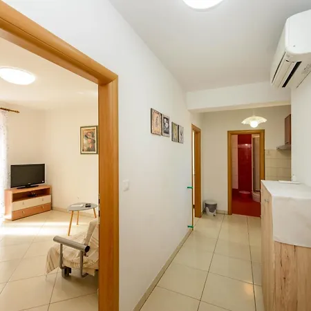 Apartamento With Parking Space - 25502 Rovinj