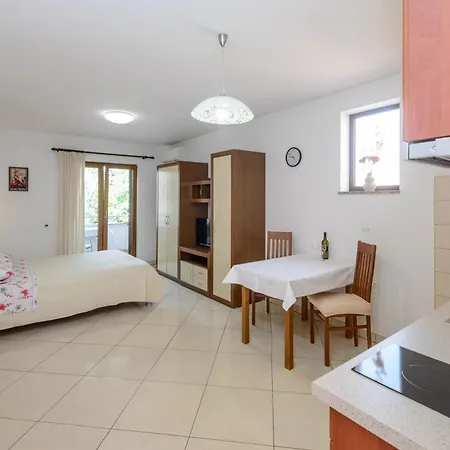 With Parking Space - 25502 Apartman *